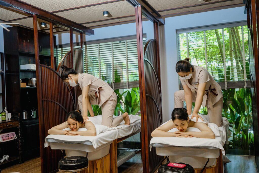 Hình Ành Massage Đá Nóng Tại Hạ Spa