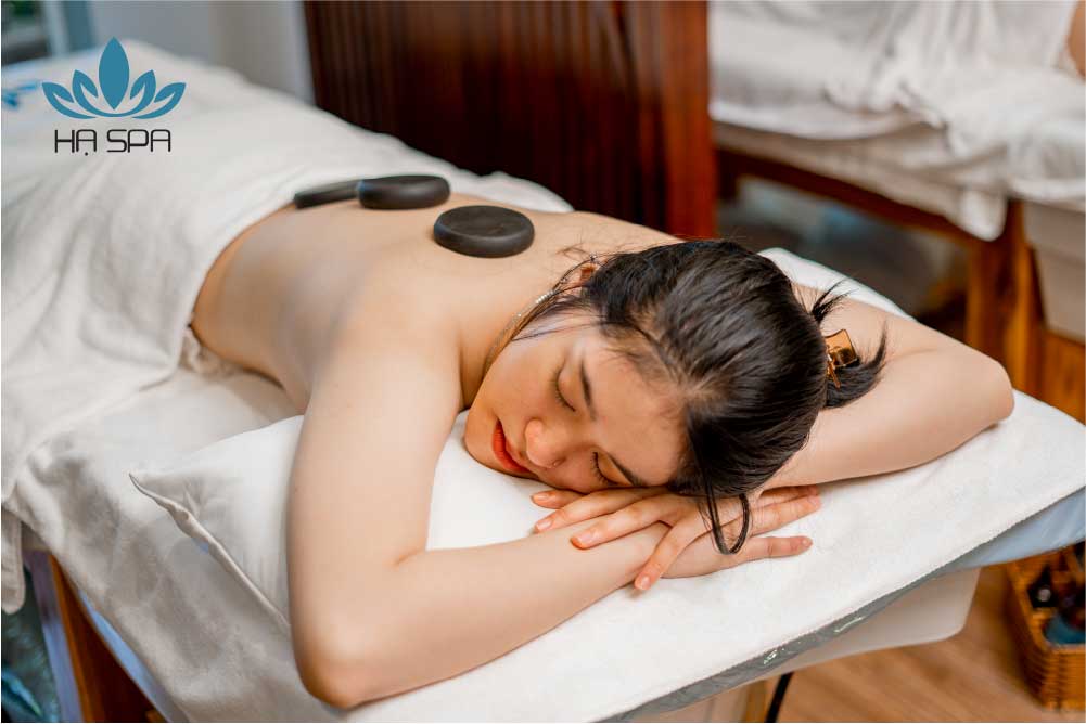 massage nam vá đá nóng tại Hạ Spa