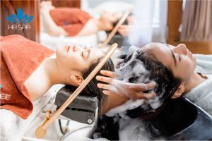 Gội đầu massage thảo dược