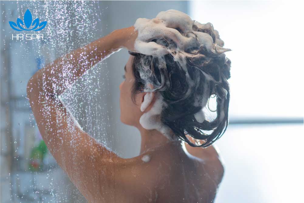 Giải đáp: Khi bị đau đầu có nên gội đầu không? 6 goi dau vao sang som