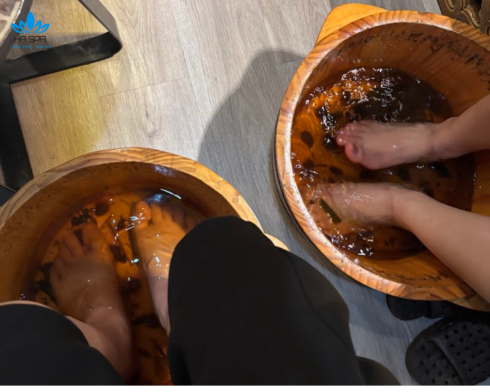 tinh thuc spa massage khoe o quan 3 dong khach